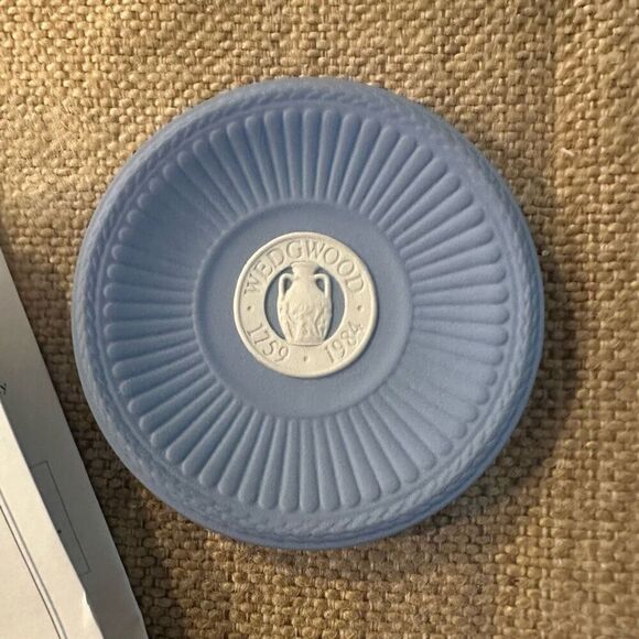 Wedgwood Vintage Blue Jasperware 225th Anniversary Small‎ Fluted Plate with Box - Picture 3 of 7